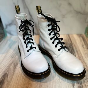 Dr. Martens, Doc’s, Doc Martens Women’s 1460 boot white size US9